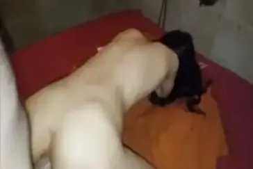 Gadis Cantik Pasrah Goyang Kasur Layani Tamu