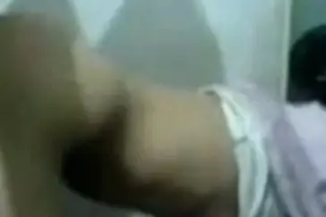 Ukhti Hijab Cantik Pasrah Posisi Doggy Kasur